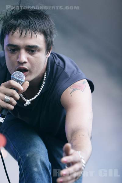 BABYSHAMBLES - 2005-08-26 - SAINT CLOUD - Domaine National - Scene de la Cascade - Peter Doherty